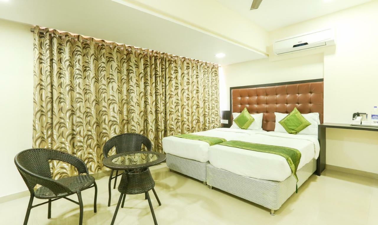 Treebo Trend Aviva Suites Bombay Extérieur photo