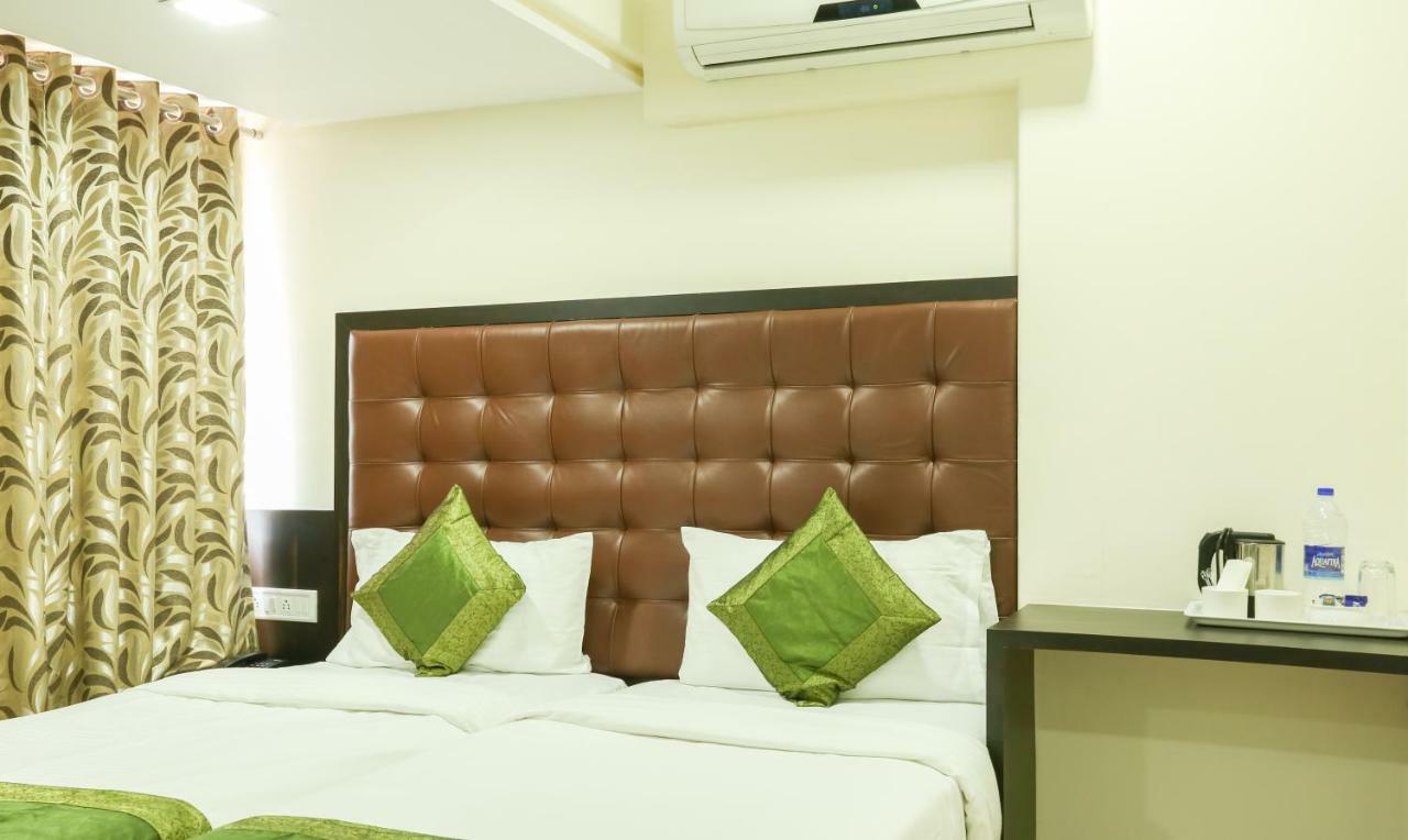 Treebo Trend Aviva Suites Bombay Extérieur photo