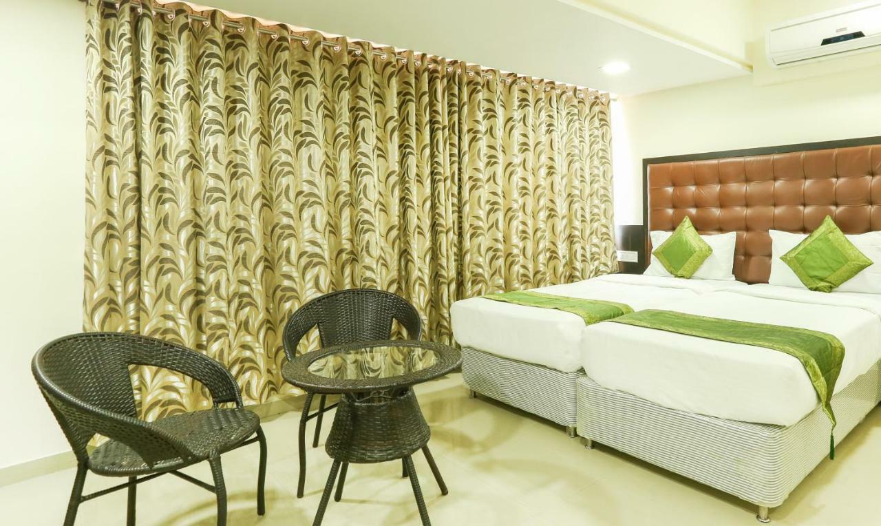 Treebo Trend Aviva Suites Bombay Extérieur photo